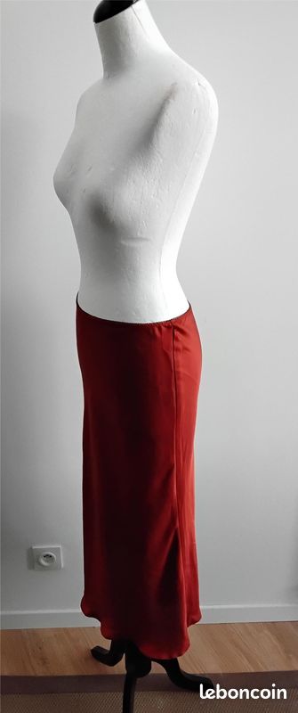 Jupe Primark Taille 14 - Noir, Longueur Genou, Style Droit - Neuf Sans étiquettes