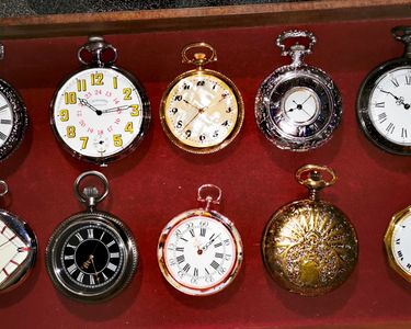 Collection Hachette : Lot De 16 Montres à Gousset Anciennes + Boîtes & Documents