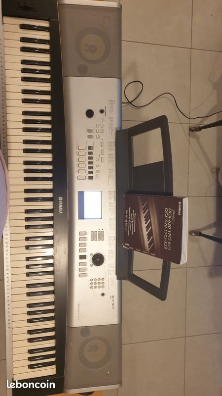 Clavier Yamaha DGX-520, touches non-lestées (image 1)