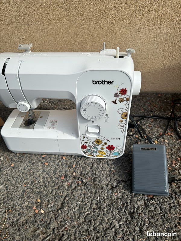 Machine à coudre (image 1)