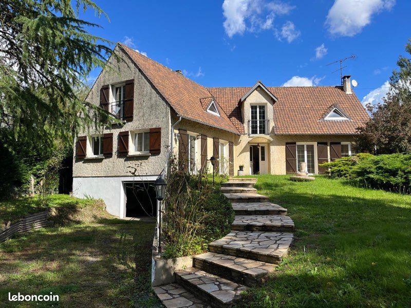 Maison 7 pièces 190 m² · à Saint-Sauveur-sur-École · 190 m² · 470 000 €