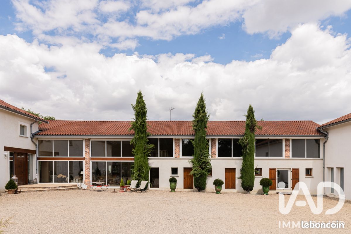 Maison 11 pièces 389 m² · à Cleppé · 389 m² · 995 000 €