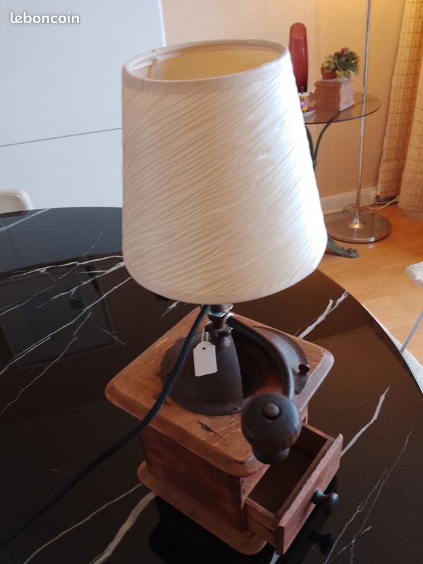 Lampe Artisanale Industriel Rouge, Métal Détourné, Création Unique, Ampoule E14, Interrupteur