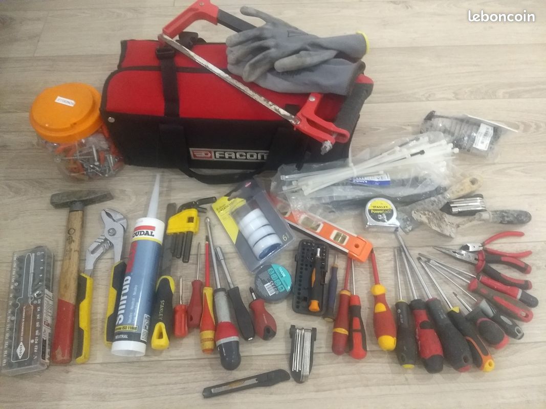Lot De 18 Outils FACOM – Ensemble Acier – Occasion