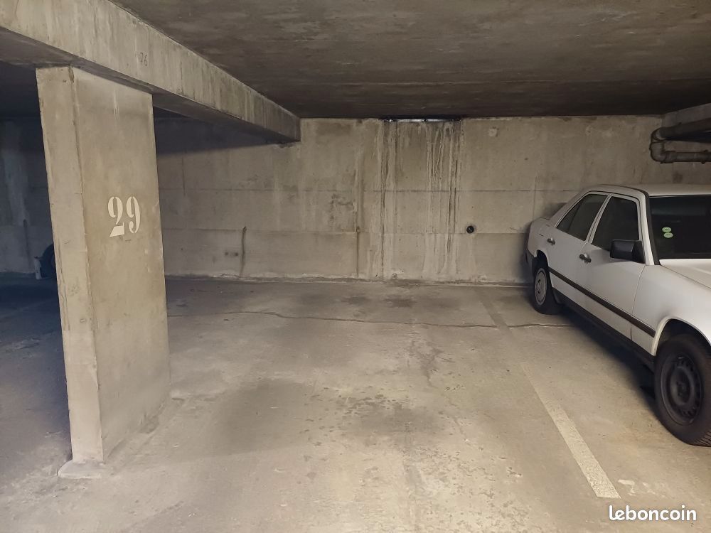 Parking Lyon · 80 €/mois