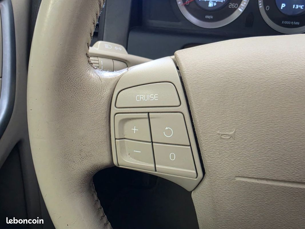VOLVO XC60 D5 AWD Summum Geartronic A (image 10)