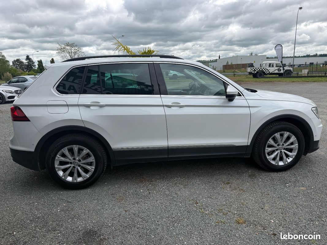 Volkswagen Tiguan volkswagen tiguan Comfortline Business Start-Stop DSG boite automatique gps tel radars etc... (image 24)