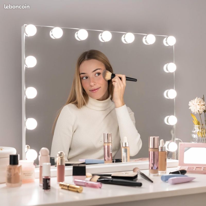 Miroir Coiffeuse - 15 LED - 3 Modes D'Éclairage - Intensité Réglable - Contrôle Tactile - Port USB - Miroir Grossissant Inclus - Blanc - 58x12x48cm [Classe énergétique G] (image 3)