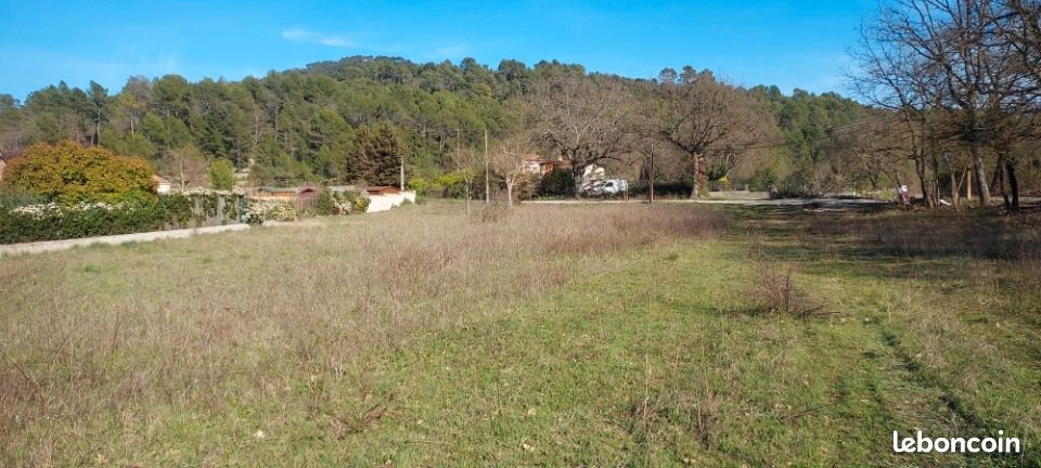 Terrain 500 m² Montmeyan · 54 000 €