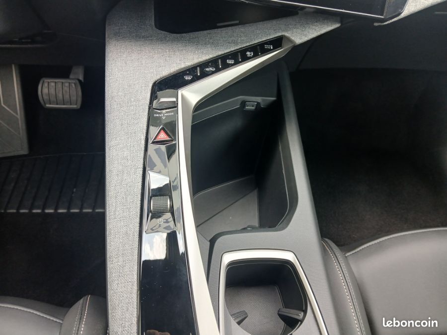 Peugeot 5008 HYBRID 145 e-DCS6 ALLURE Cam360° Panoramic Pack 7PL (image 25)