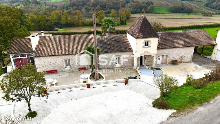 Propriété 4 pièces 285 m²