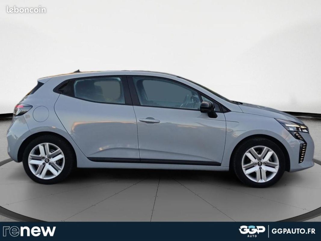 Renault Clio 1.6 E-Tech 145ch full hybrid Evolution (image 6)