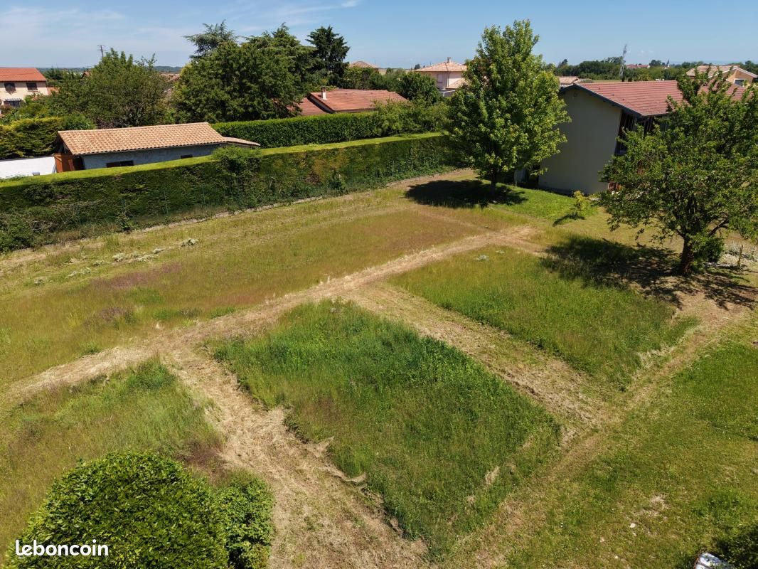 Terrain 475 m² Neyron · 175 000 €