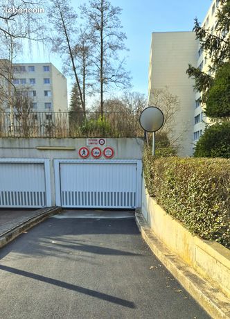Parking/box 12 m² Sèvres