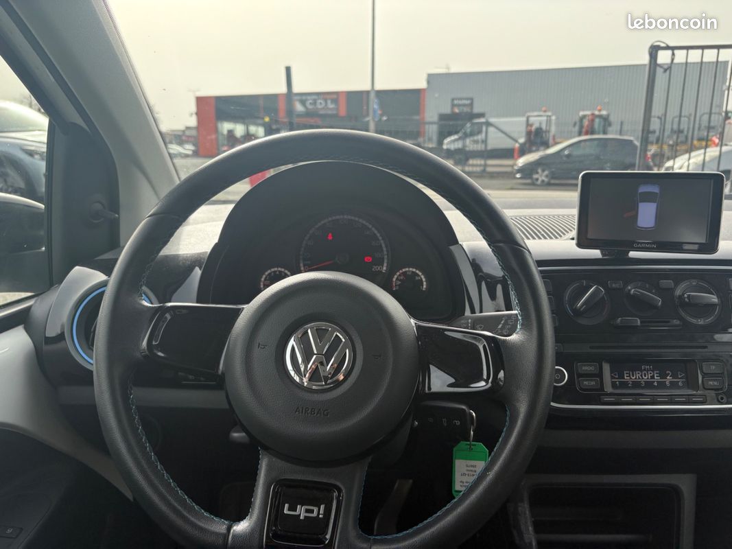 Volkswagen Up 1.0i 12v 60ch PACK CUP 5 PORTES ESSENCE (image 6)