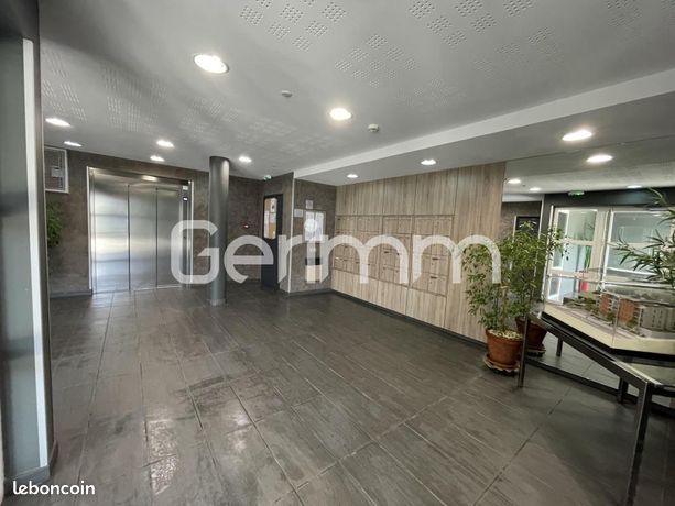 https://img.leboncoin.fr/api/v1/lbcpb1/images/35/87/de/3587de3654ceacb8c9480c95aac86339098fc49f.jpg?rule=ad-image