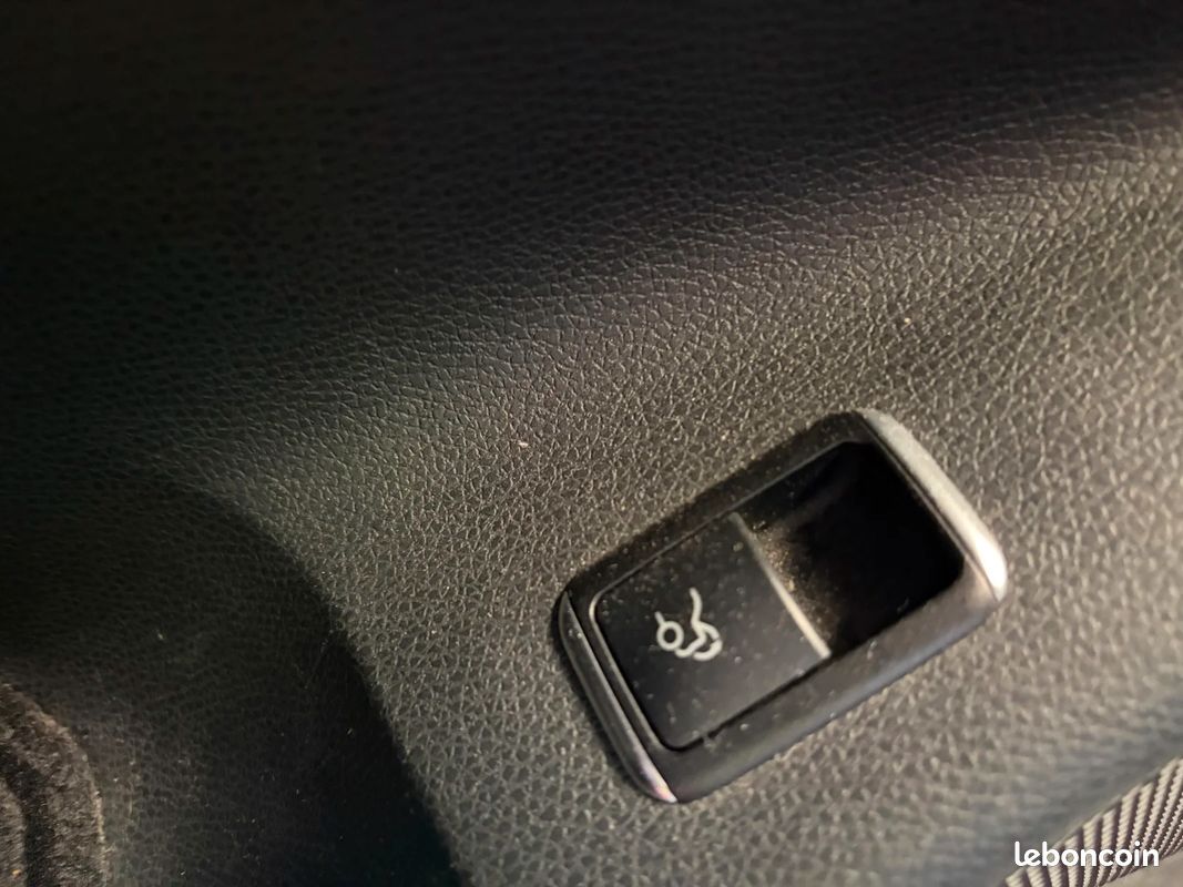 MERCEDES CLASSE CLA Essence 180 122ch Sensation / Entretien complet Mercedes / Véhicule propre (image 13)