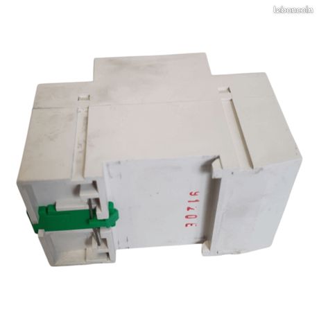 INTERRUPTEUR CRÉPUSCULAIRE IC2000 16A - 1 CANAL AVEC CELLULE MURALE Exterieure De 2 A 2000 Lux