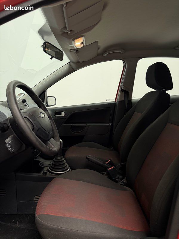 Ford Fiesta • 5 Portes • Essence • Climatisation (image 5)