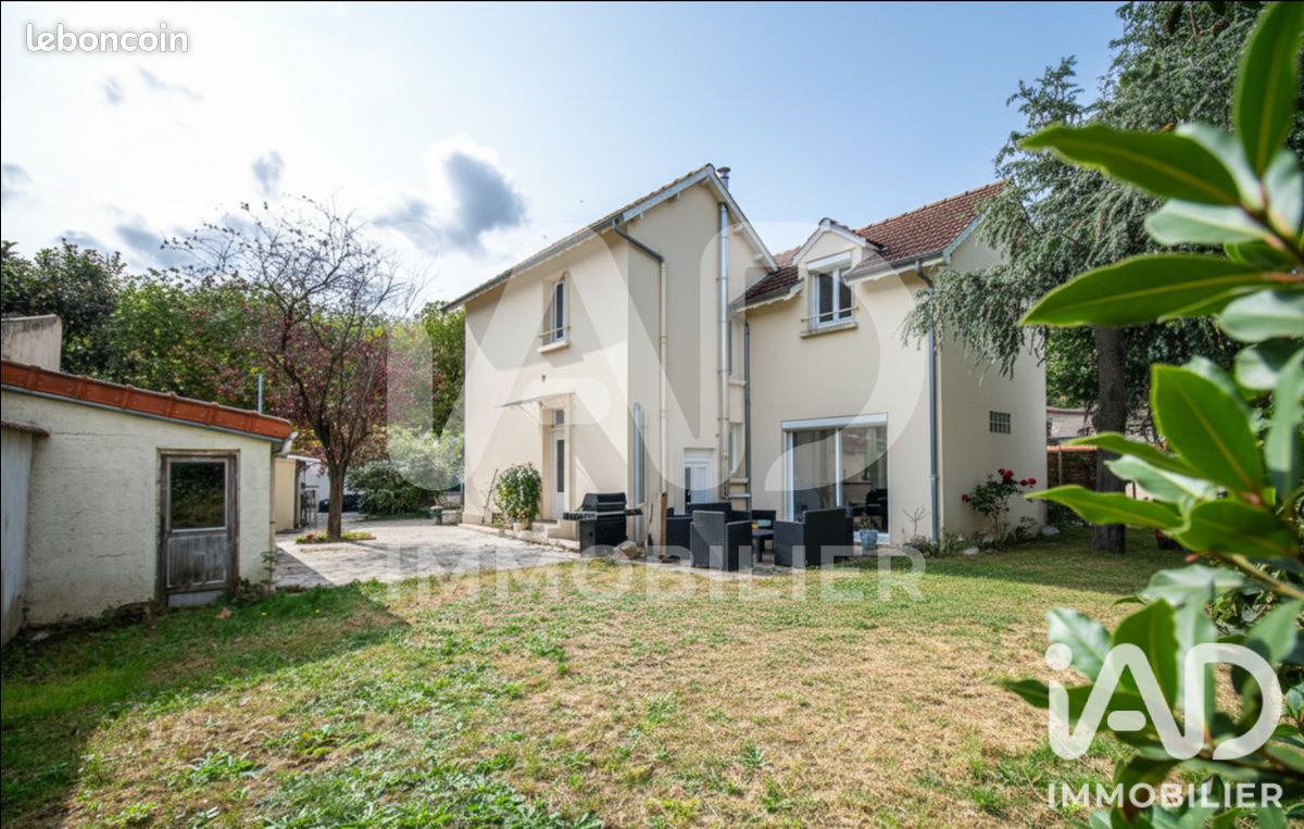 Maison 8 pièces 183 m² · à Saint-Maur-des-Fossés · 183 m² · 695 000 €