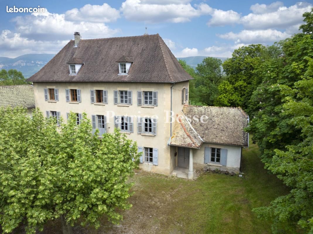 Maison 10 pièces 342 m² · à Montalieu-Vercieu · 342 m² · 560 000 €