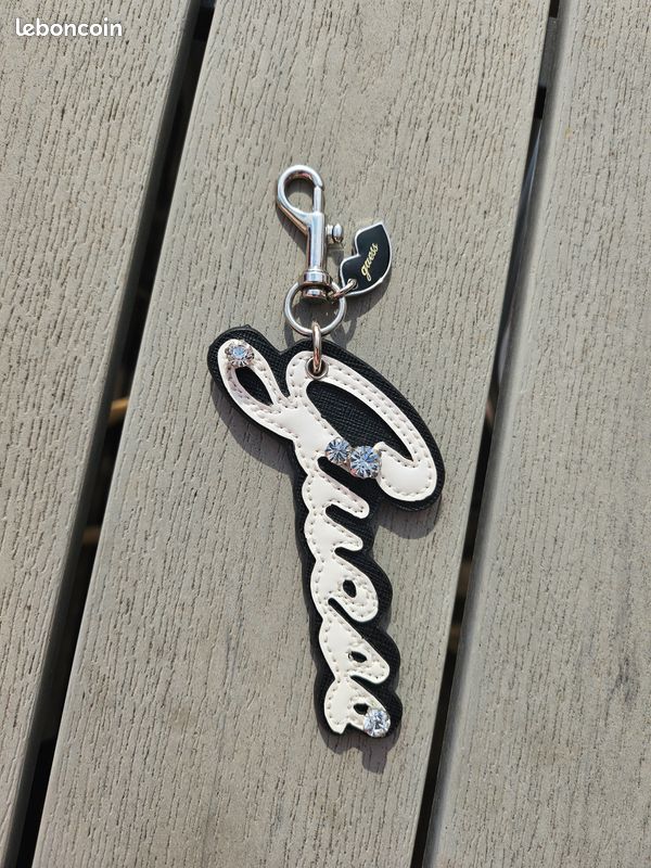 Porte clé guess (image 1)