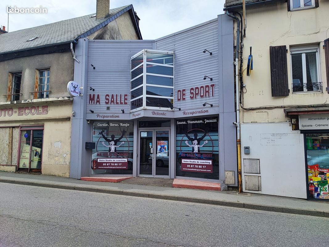 Local commercial 3 pièces 158 m² · à Ussel · 158 m² · 118 800 €