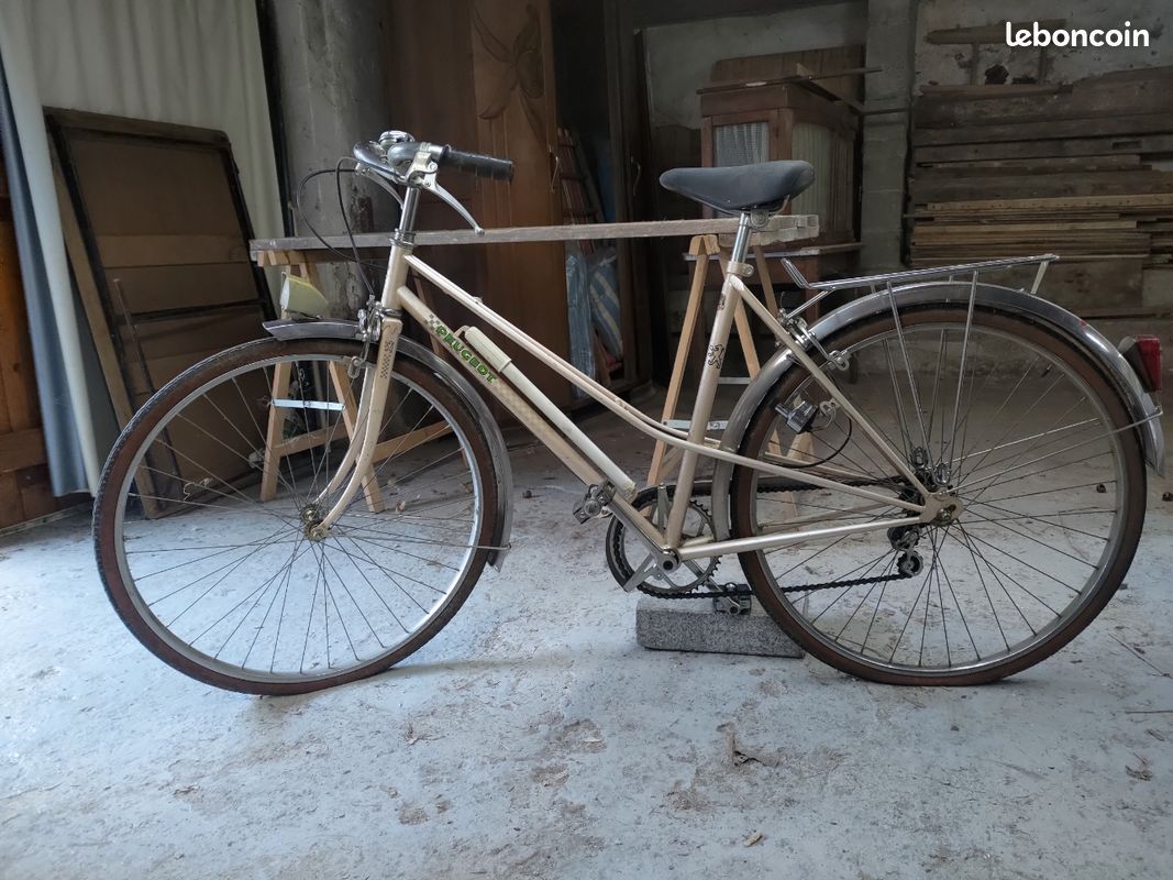 Vélo Peugeot 103 Carbolite femme vintage ancien décoration