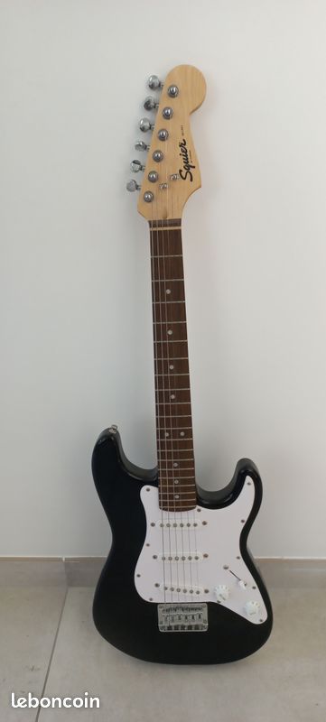 Guitare électrique Squier Stratocaster MINI (image 1)
