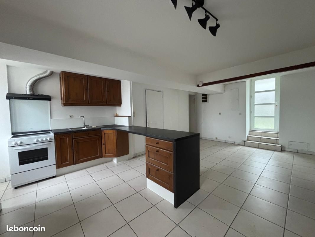 Maison 3 pièces 59 m² · à Saint-Aubin-des-Châteaux · 59 m² · 560 €