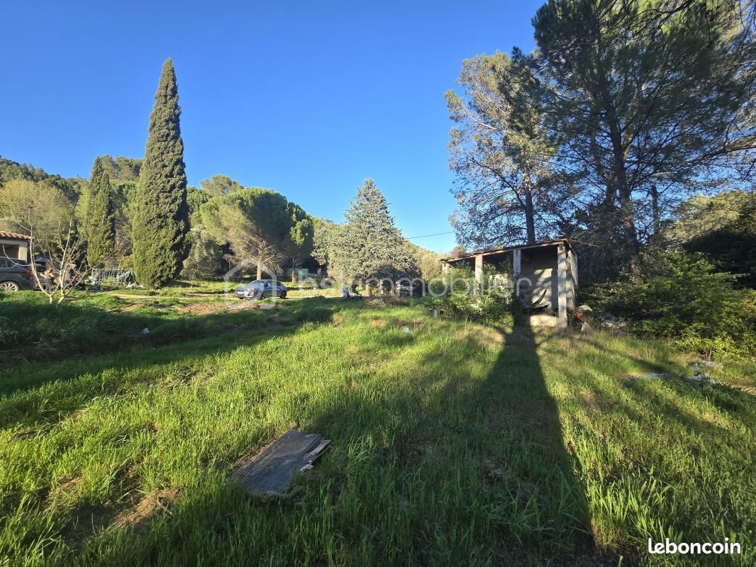 Terrain 1 500 m² Le Val · 220 000 €