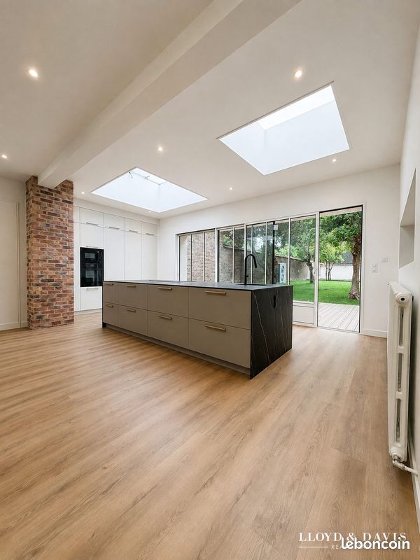 Maison 15 pièces 231 m² · à Compiègne · 231 m² · 1 090 000 €