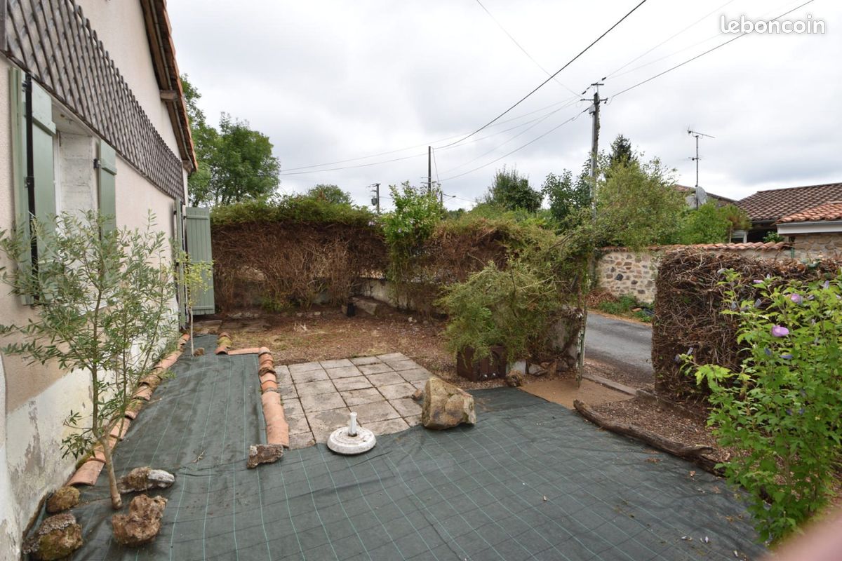 Maison 3 pièces 65 m² · à Écuras · 65 m² · 33 000 €