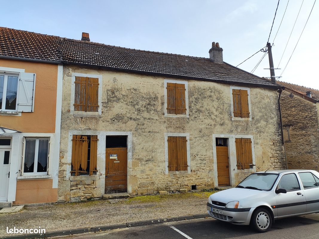 Maison 10 pièces 230 m² · à Châteauvillain · 230 m² · 16 000 €
