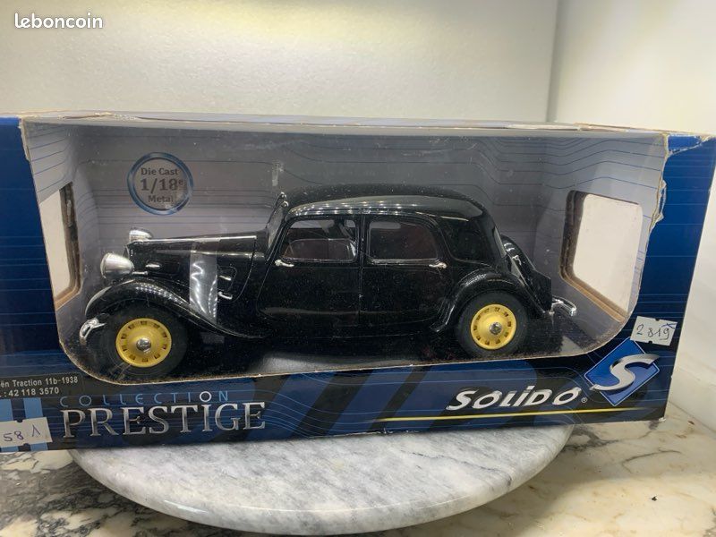 Elegance Citroën Traction 11B (1938) 1/18 Solido box