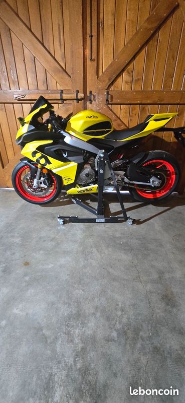 Vend pièce aprilia rs 660 4700km (image 1)