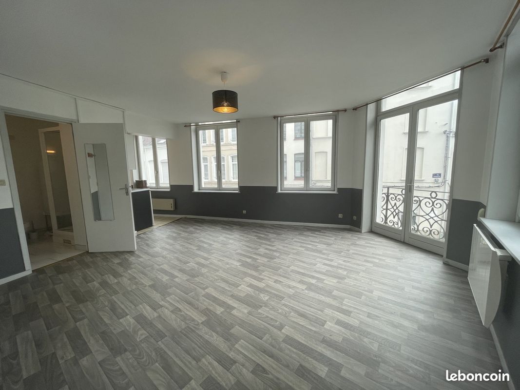 Studio au 1er étage 27m² avec balconet - Quartier Saint Michel Lille - Caumartin
