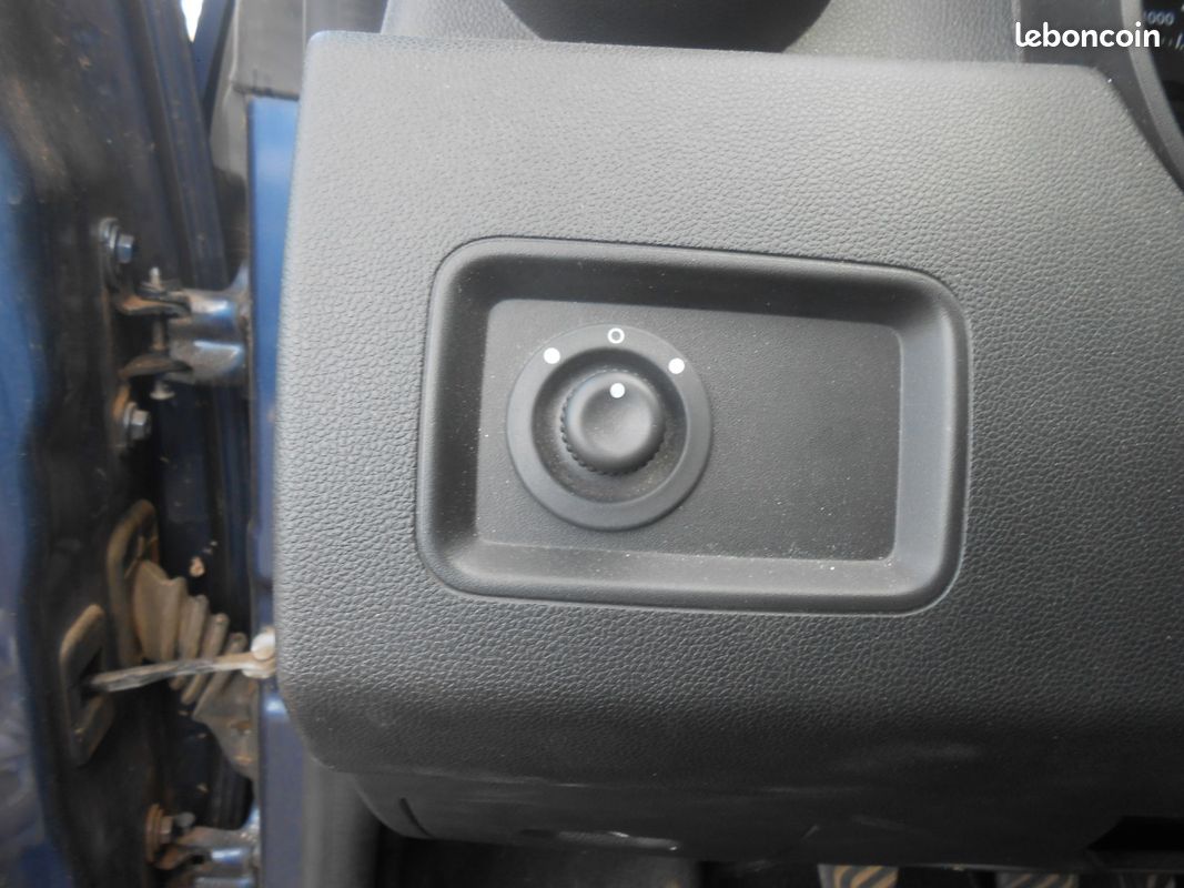 DACIA DUSTER Blue dCi 115 4x2 Confort (image 22)