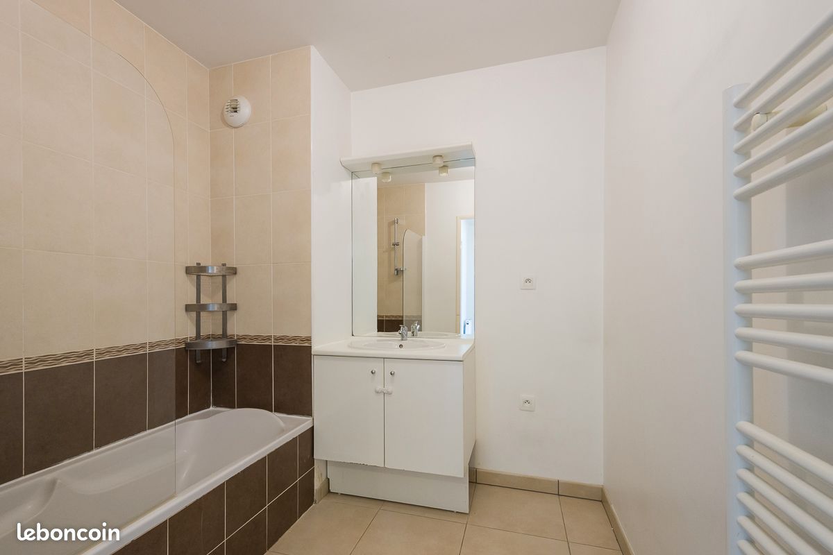 Claix centre – T4 81 m² en RDC – Terrasse 28 m² – Garage (image 5)