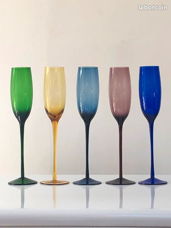 Cinq 5 grands verres couleur (image 2)