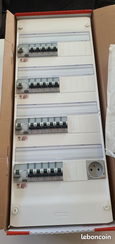 Tableau électrique pré-équipé 4 rangées - 4 différentiels 30mA - 52 modules 20 disjoncteurs 1P+N