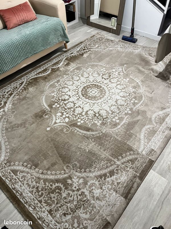 Tapis beige à motif blanc (image 2)