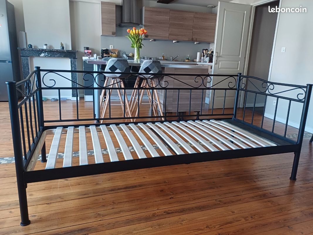 Vente d'un canapé/lit (sommier + matelas + deux coussins) (image 4)