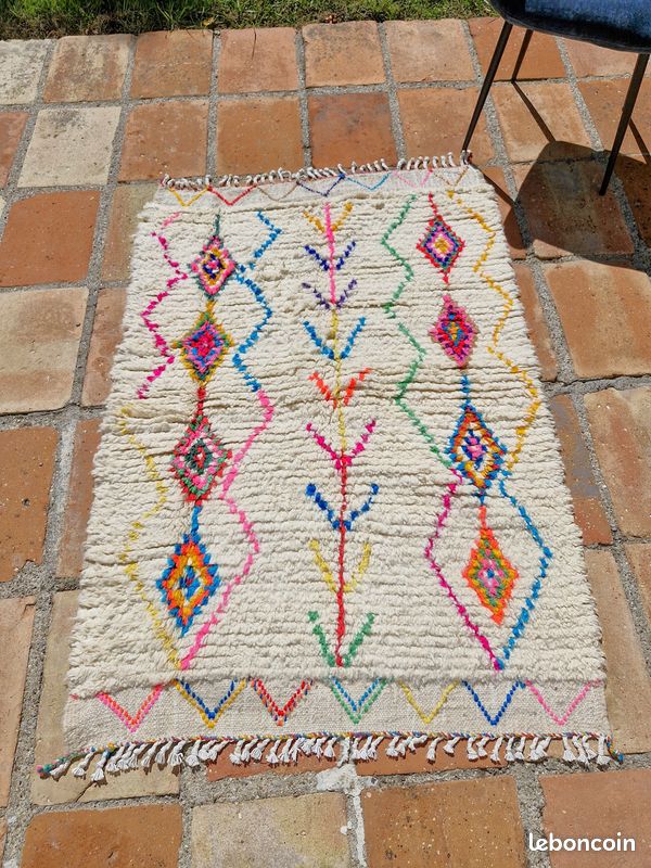 Tapis Berbère Azilal écru à motifs colorés, tapis marocain authentique, en laine et coton, tapis unique, tapis fait main, artisanat marocain, tissé à la main (image 4)