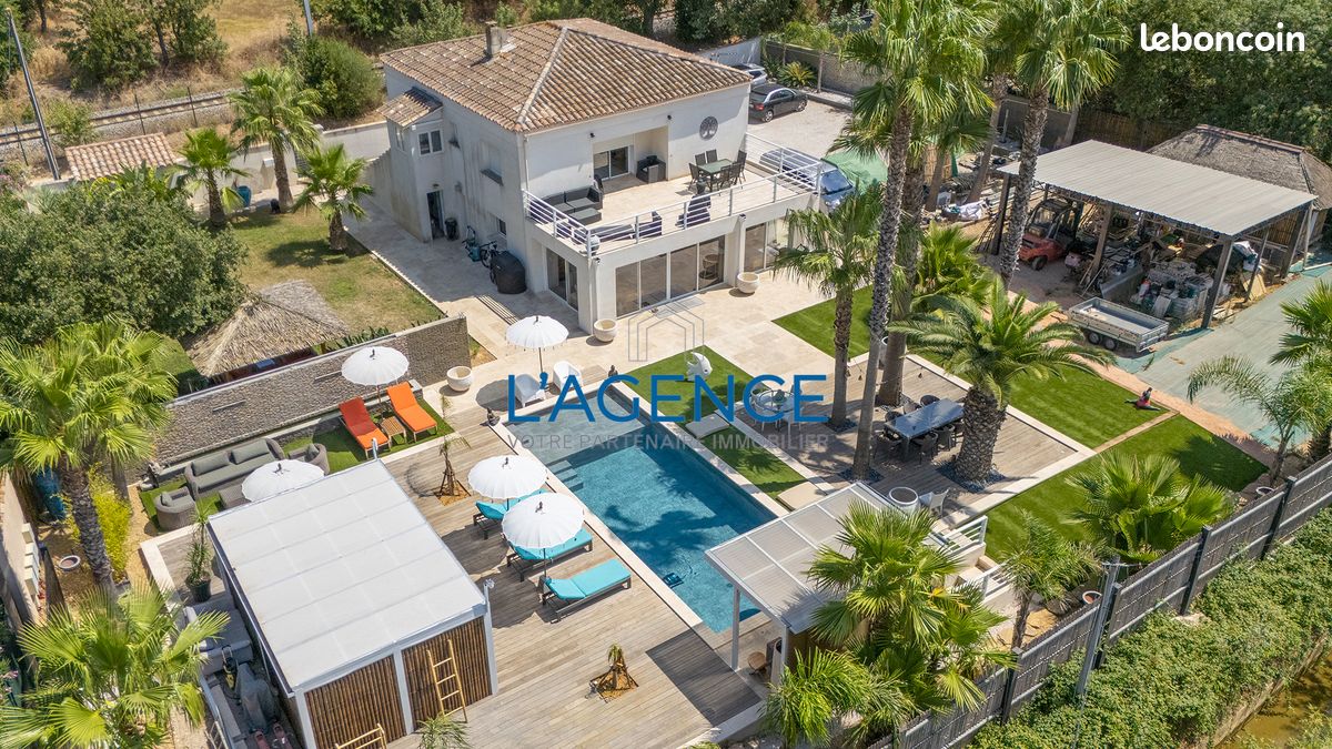 Maison 6 pièces 205 m² · à La Crau · 205 m² · 925 000 €