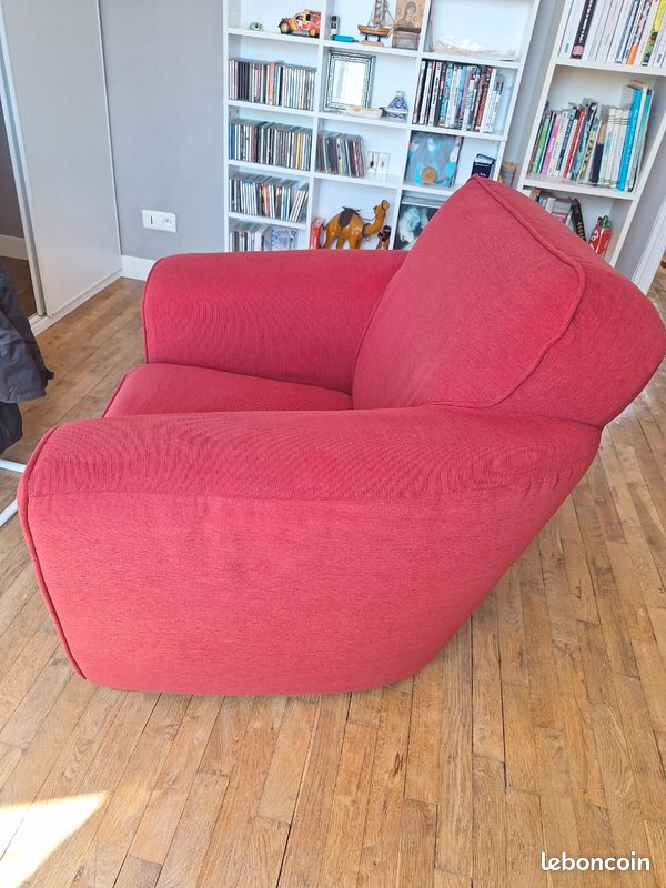 Fauteuil rouge en tissu (image 4)