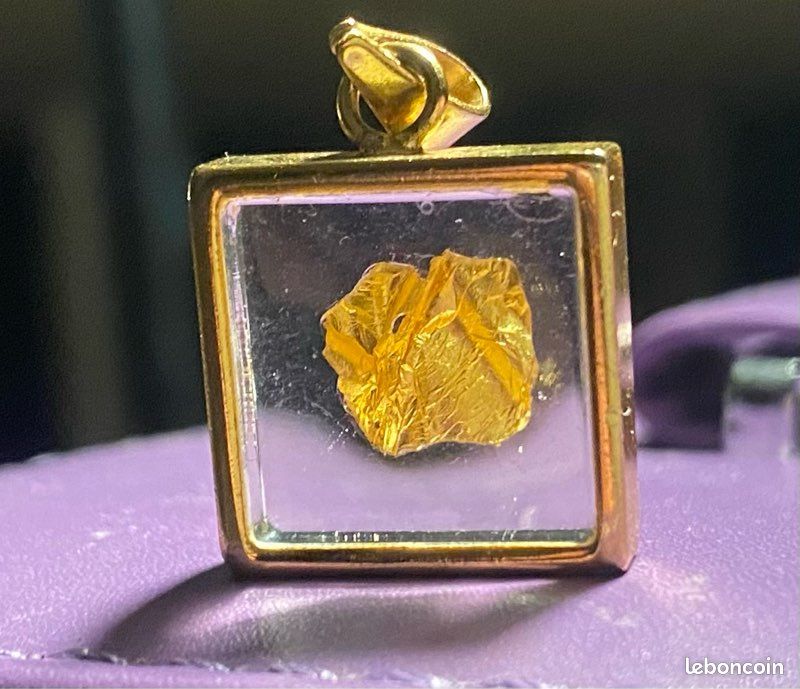 Pendentif Ancien Carré - Feuille D'or Incrustée Sous Verre - Occasion Porté - Bijou Vintage