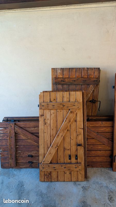 Volet battant en bois (image 2)