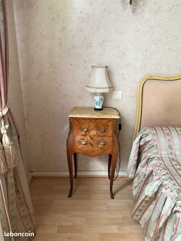 Lot de 2 tables de chevets Louis XV en marbre rose (image 1)