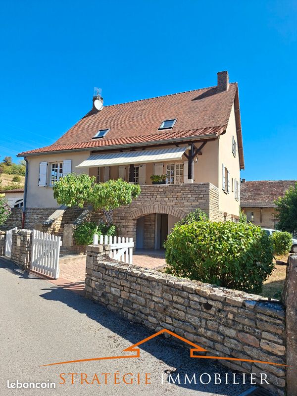 Maison 4 pièces 111 m² · à Curtil-sous-Burnand · 111 m² · 950 €